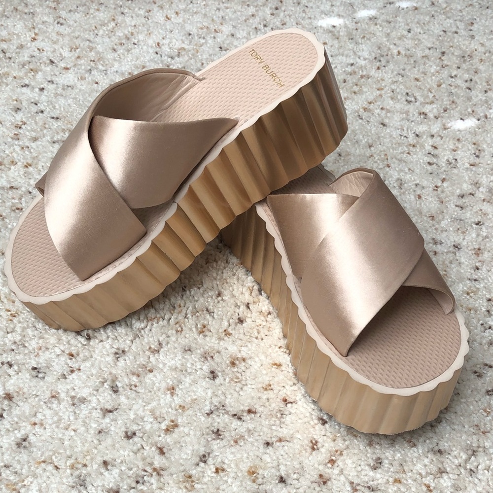 Tory Burch Size 7 Scallop Platform Wedge Sandals